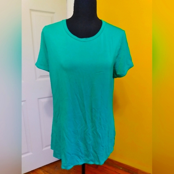 Ellen Tracy Tops - HALF PRICE $6 Ellen Tracy MEDIUM HiLo Tunic Tee - Green